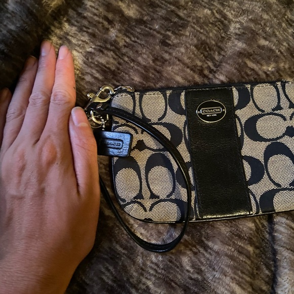 Coach clutch - Picture 2 of 3